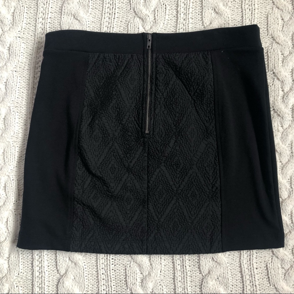 American Eagle 12 black mini skirt EUC - Picture 2 of 8